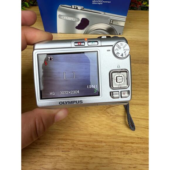 Olympus FE-210 Digital Camera 7.1 MP + Strap + OEM Cables (TESTED) Silver AA Bat - Picture 6 of 10